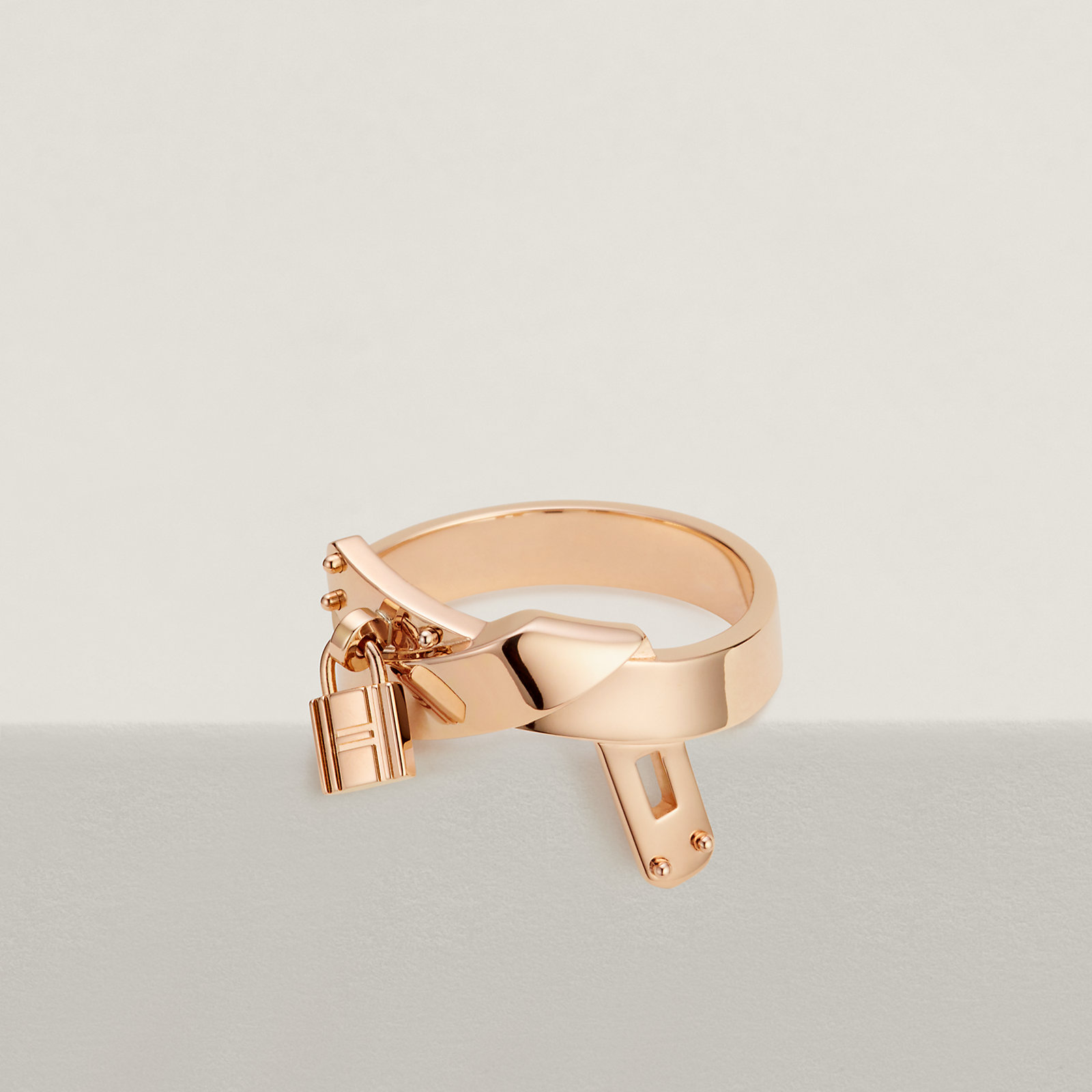 Kelly Gavroche ring