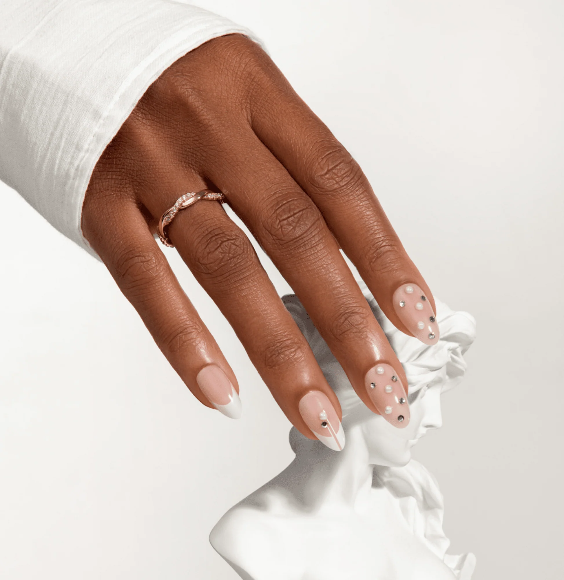 KISS Classy Premium Press On Glue Nails - Highlights