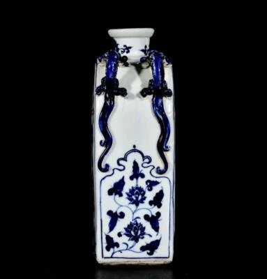 Old Chinese Blue and White Vase W/dragon N3107