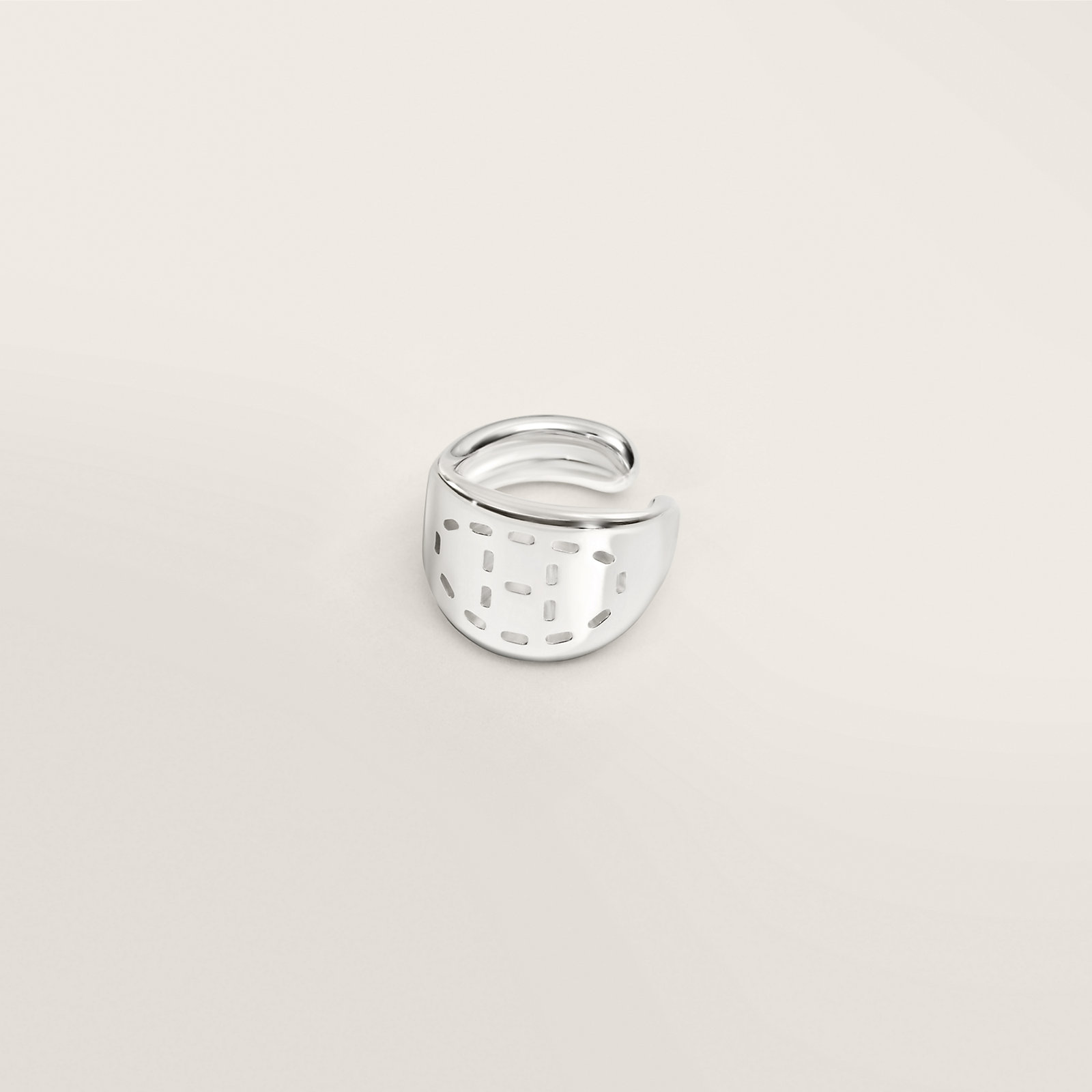 Point Sellier left single ear cuff
