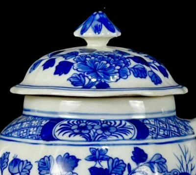 Kangxi Signed Old Chinese Blue & White Porcelain Teapot w/ flower CK652