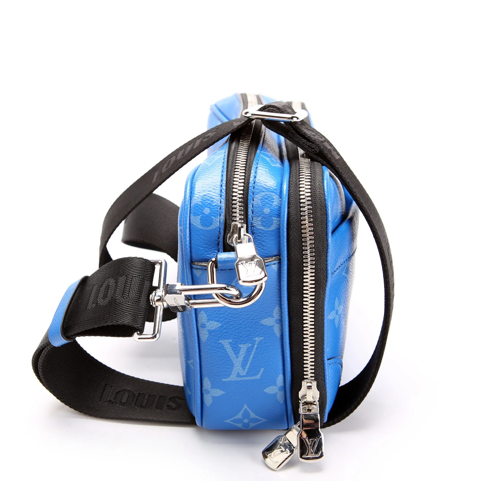 LOUIS VUITTON Alpha Messenger Taigarama