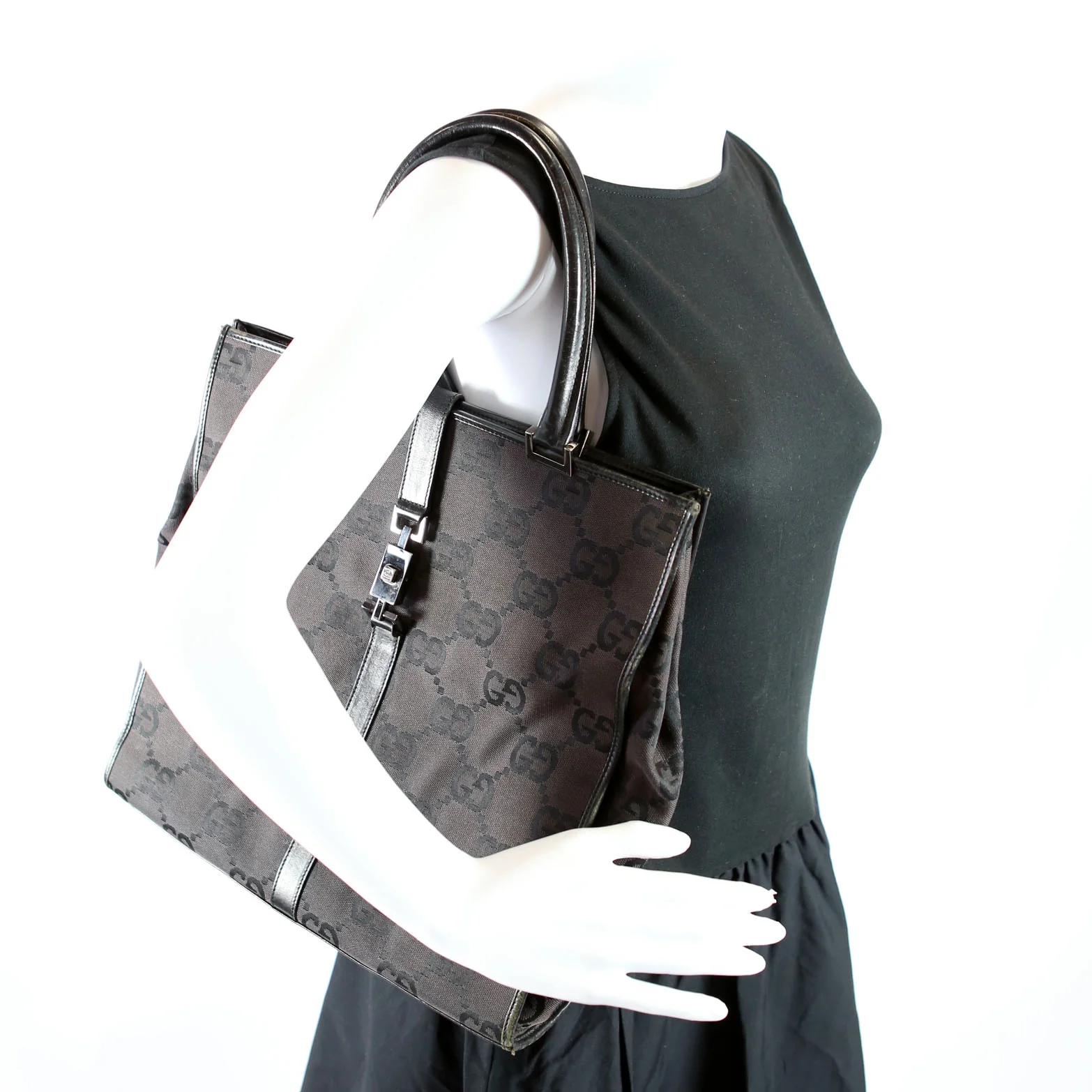 002.1064 GG Canvas Jackie Tote
