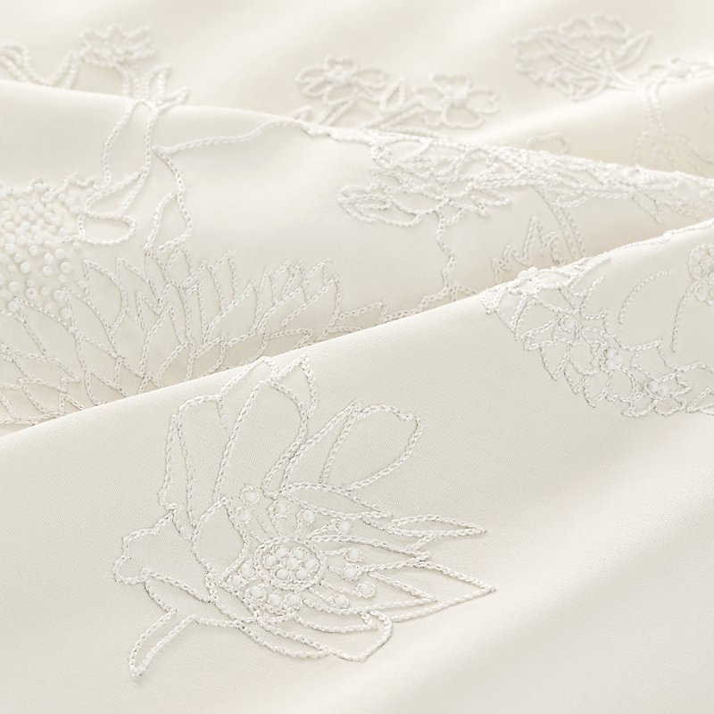 Robe Legere embroidered triangle