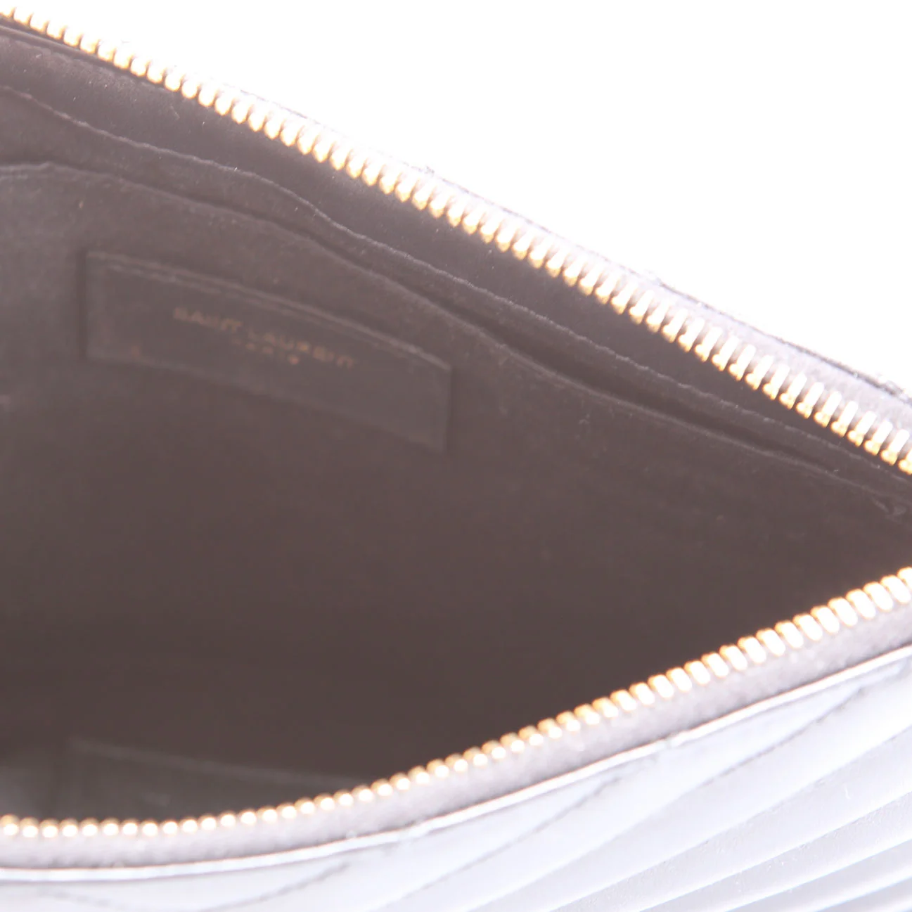 379039 A5 Matelasse Pouch Black
