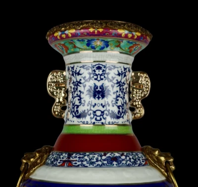 46CM Qianlong Signed Old Chinese Blue and White Vase w/lion N3904