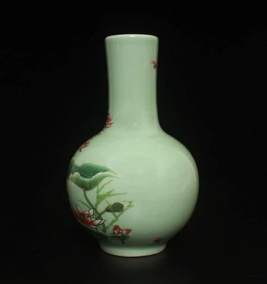 Qianlong Signed Old Chinese Famille Rose Vase W/dragonfly