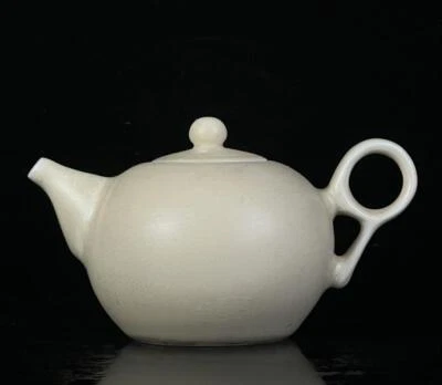 Qianlong Signed Old Chinese off-White Glaze Porcelain Teapot CK484