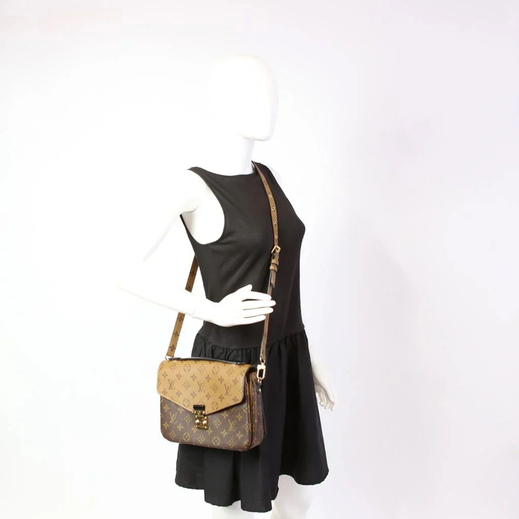 Pochette Metis Reverse Monogram
