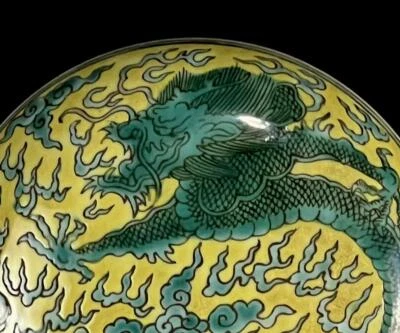 Qianlong Signed Old Chinese Green Color Lid Box W/dragon N1081