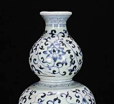 Xuande Signed Old Chinese Blue and White Gourd Vase W/flower N632