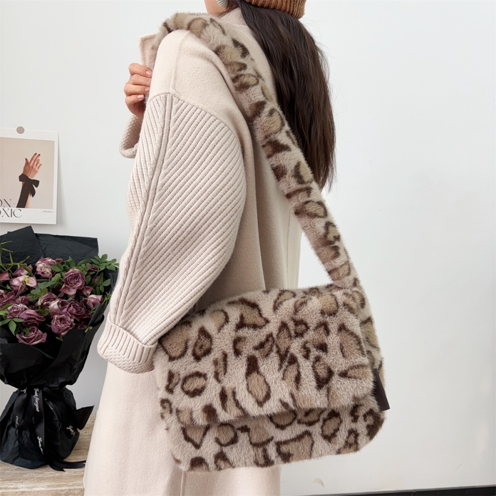 Shoulder leopard elmo autumn and winter students pack