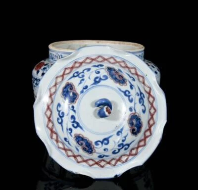 Old Chinese Blue and White Underglaze Red Lid Pot W/pine tree N3108