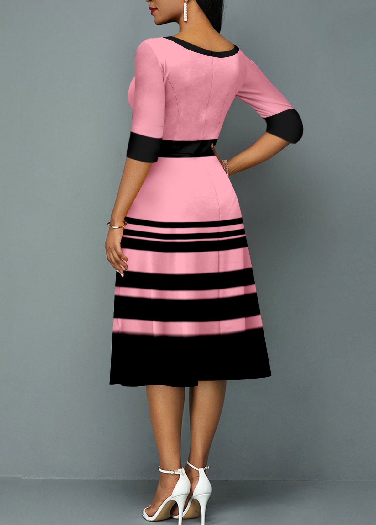Vestido de cuello redondo con estampado de rayas rosas