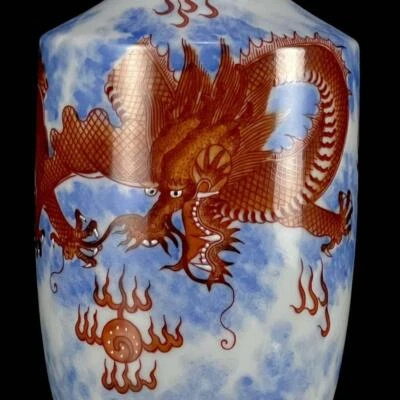 Qianlong Signed Old Chinese Blue & White Porcelain Vase w/ dragon N133