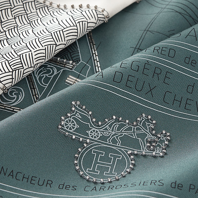 Petit Duc embroidered dossard scarf
