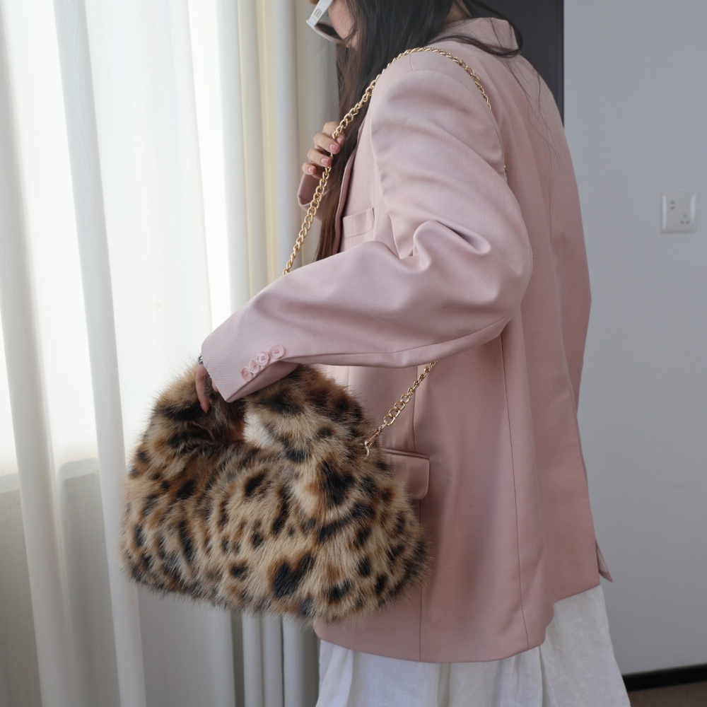Autumn and winter handbag plush clutch
