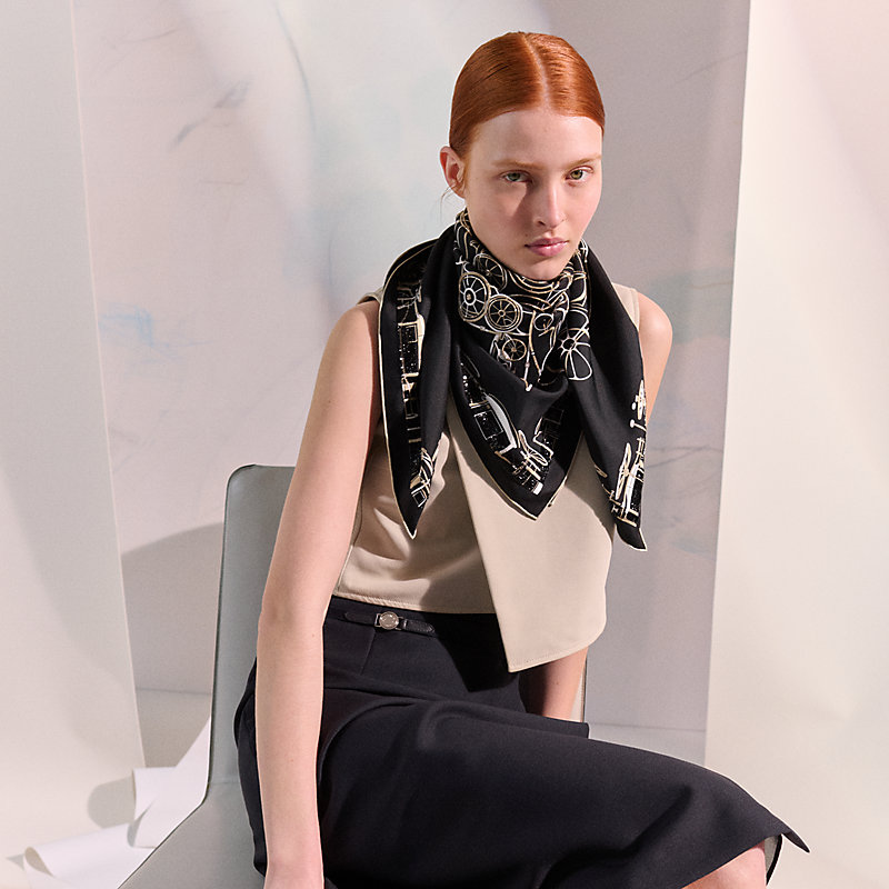 Complication Equestre embroidered scarf 90