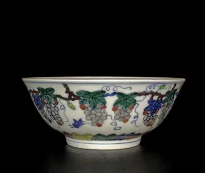 Old Chenghua Signed Chinese Doucai Bowl W/grape N667
