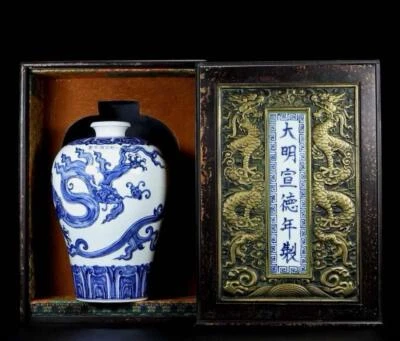 32CM Xuande Signed Old Chinese Blue and White Vase W/ dragon N1544