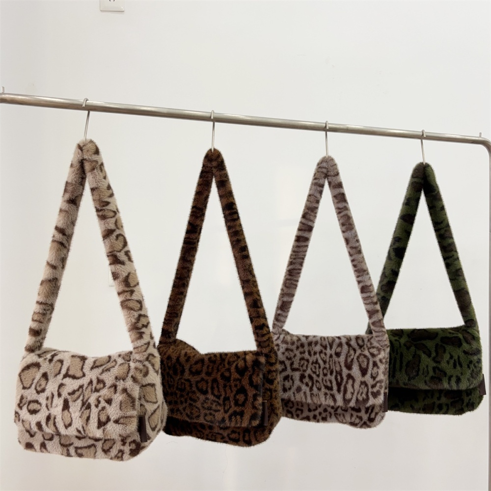 Shoulder leopard elmo autumn and winter students pack
