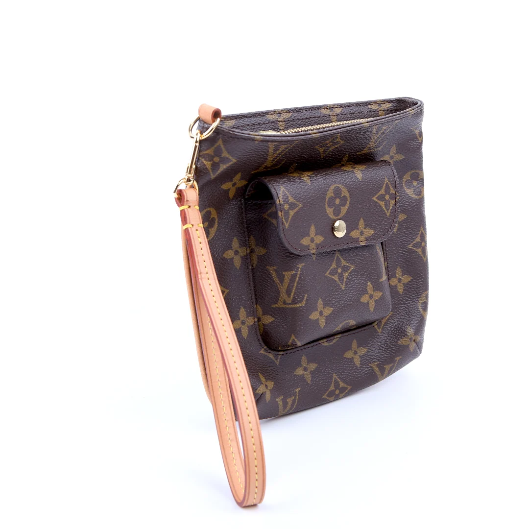 LOUIS VUITTON Partition Wristlet Clutch Monogram