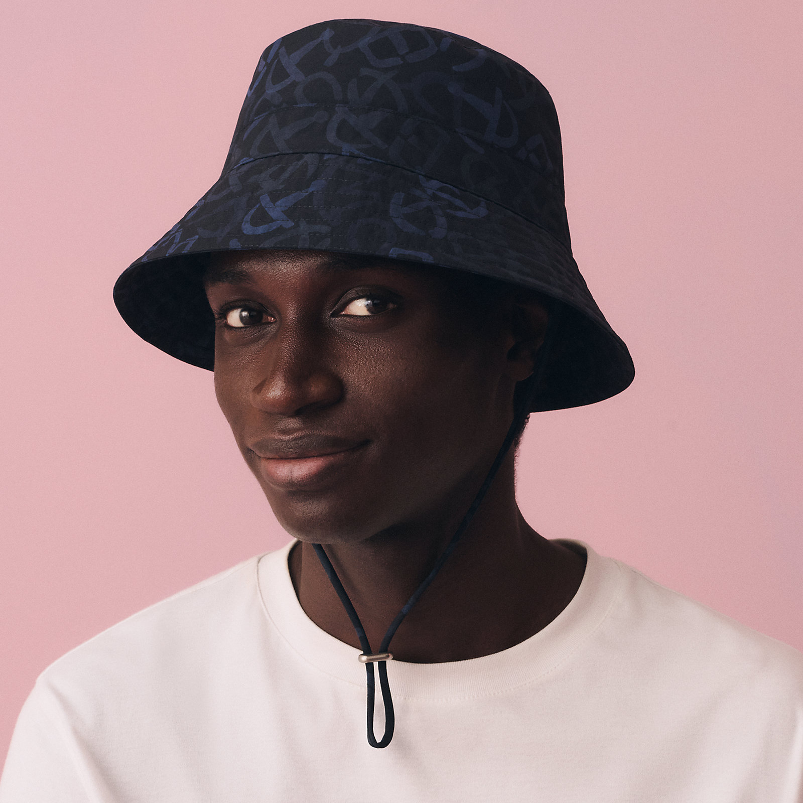 Milo Calligraphie bucket hat