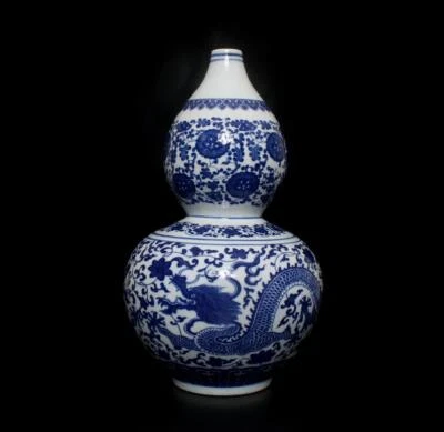 29CM Qianlong Old Signed Antique Chinese Blue & White Porcelain Vase w/ dragon