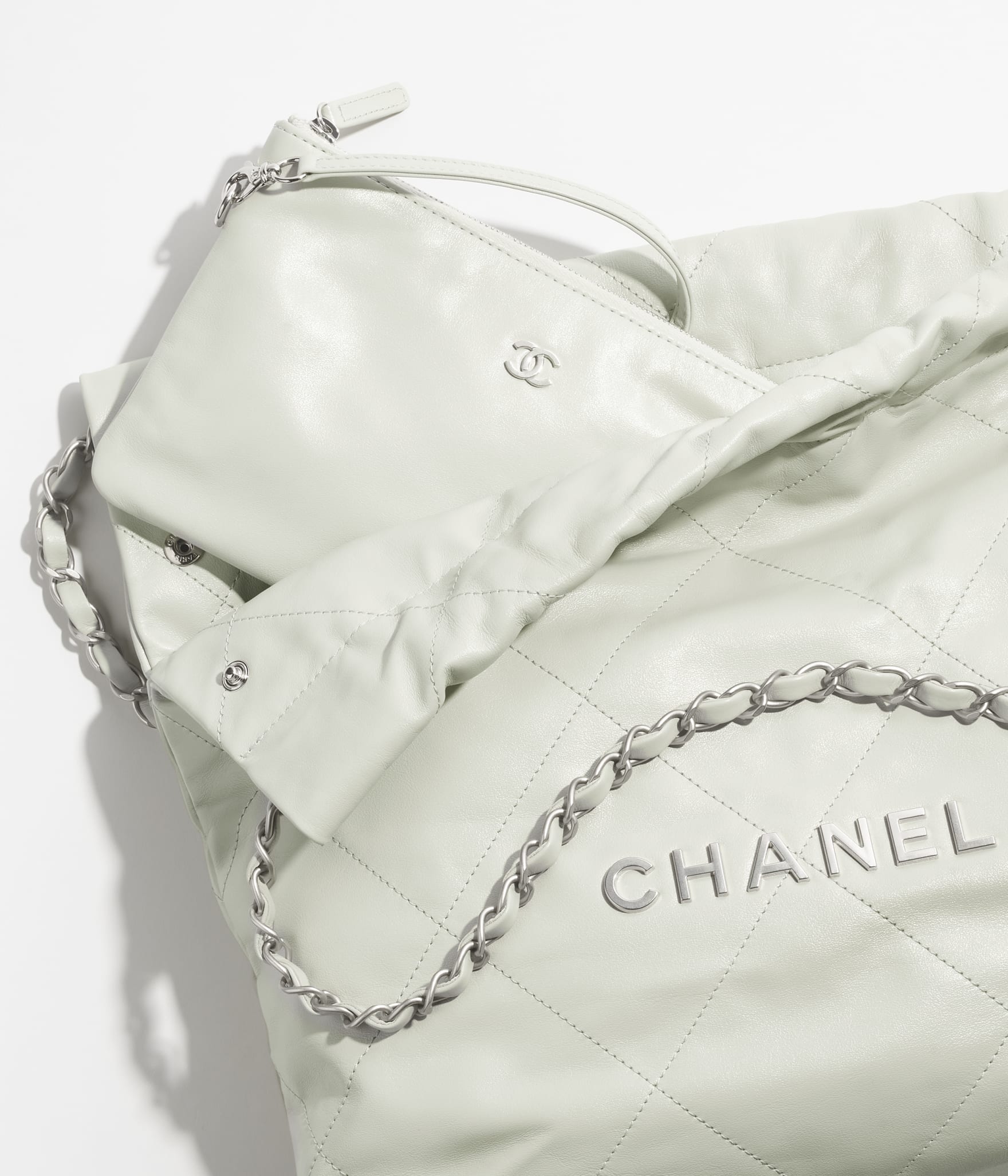 CHANEL 22 Small Handbag