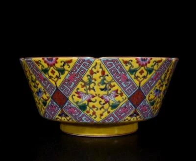 Qianlong Signed Old Rare Enamel Chinese Porcelain Flower Bowl N415