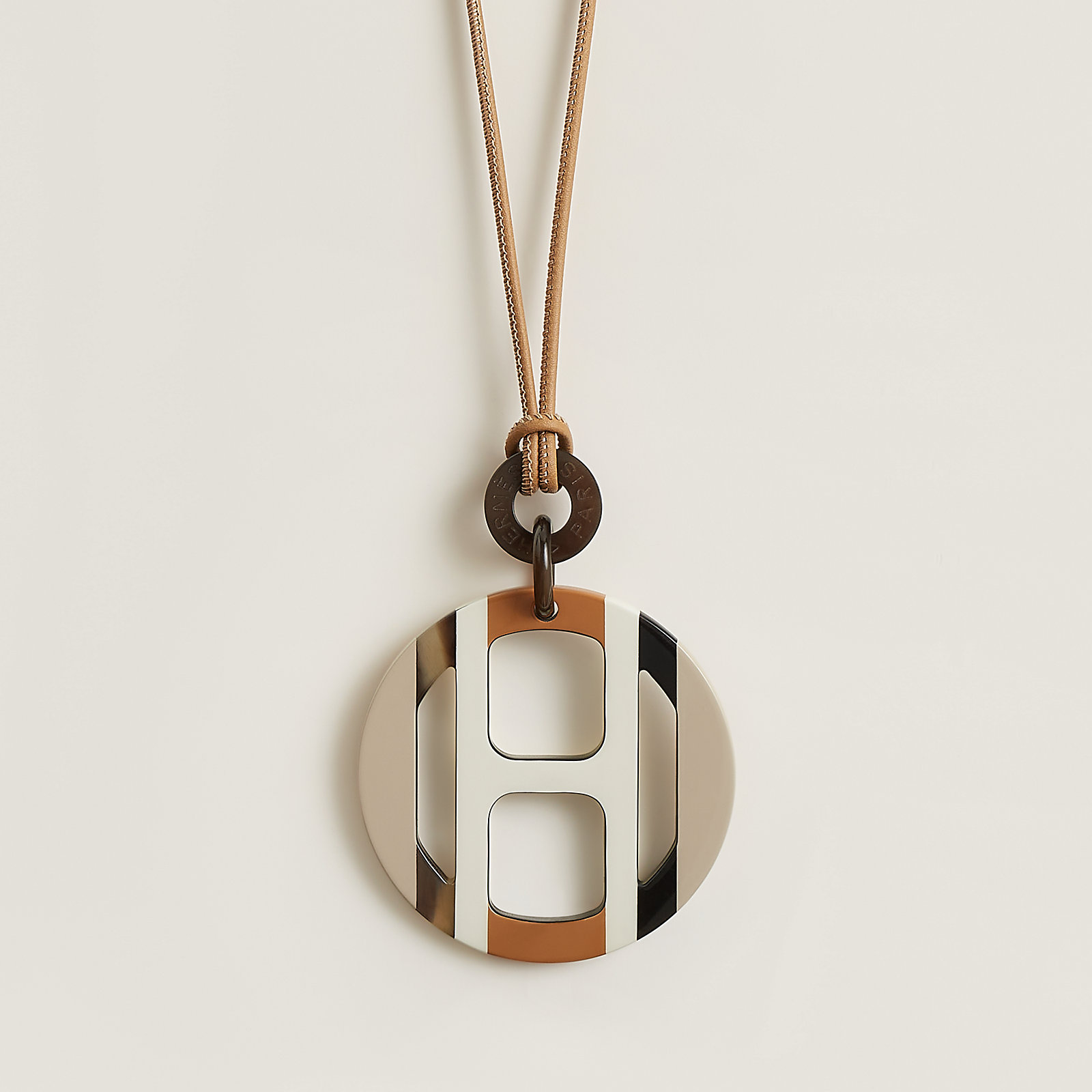 H Equipe pendant