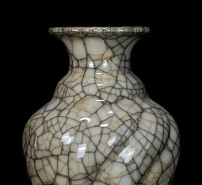 Xuanzheng Signed Old Chinese Ge Kiln Vase N664