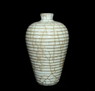 24CM Old Chinese Guan Kiln Vase N3010