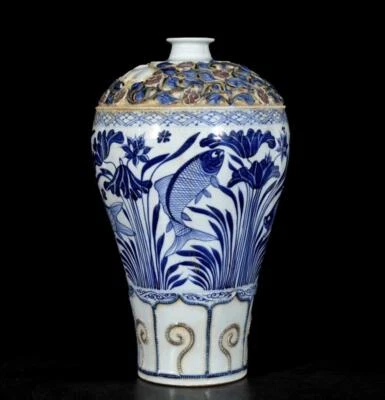 37CM Old Chinese Blue and White Lid Vase W/fish N3239