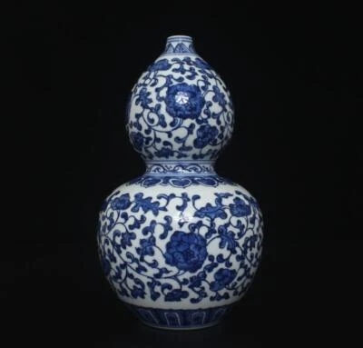Qianlong Signed Old Chinese Blue and White Gourd Vase W/flowers