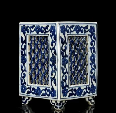 Qianlong Signed Old Chinese Blue and White Brush Pot W/flower N1022