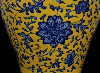 34CM Qianlong Singed Old Chinese Blue and White Vase W/flowers