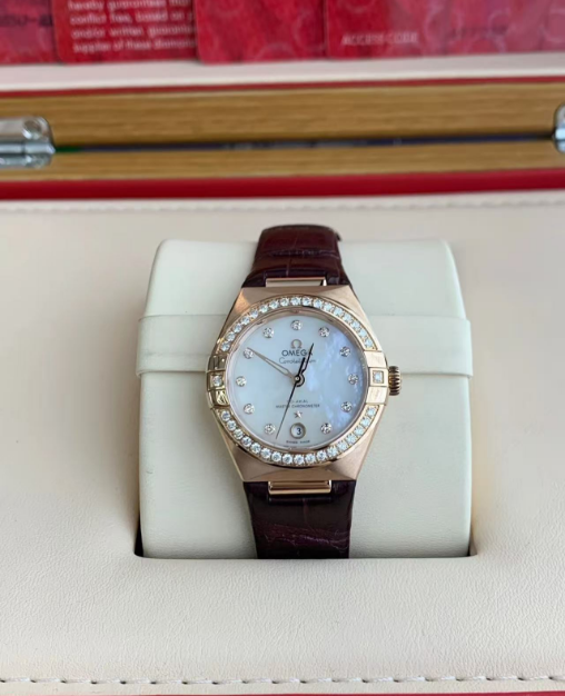 Omega Constellation Ladies' Selection 29mm yellow gold on leather strap 131.58.29.20.55.001