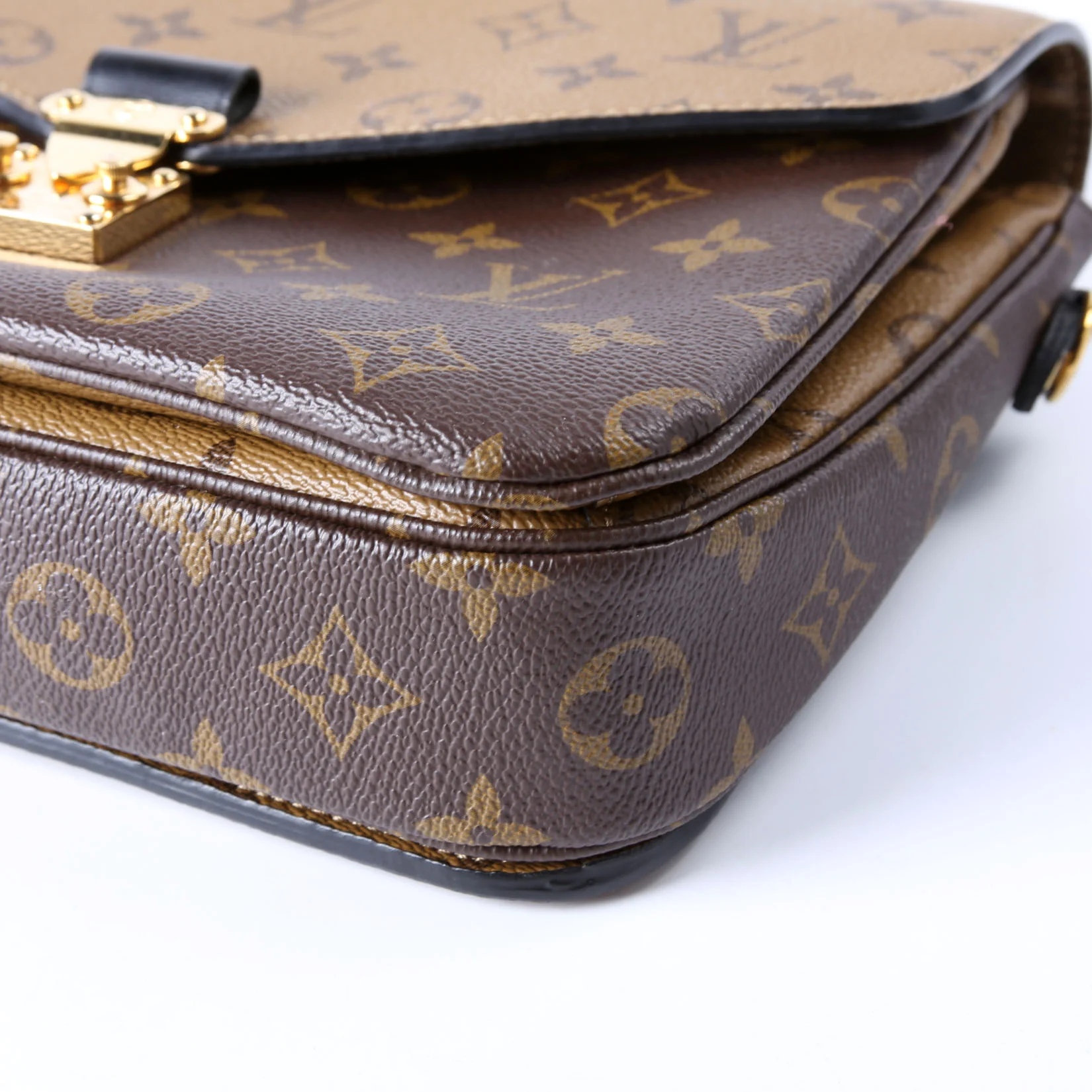 Pochette Metis Reverse Monogram