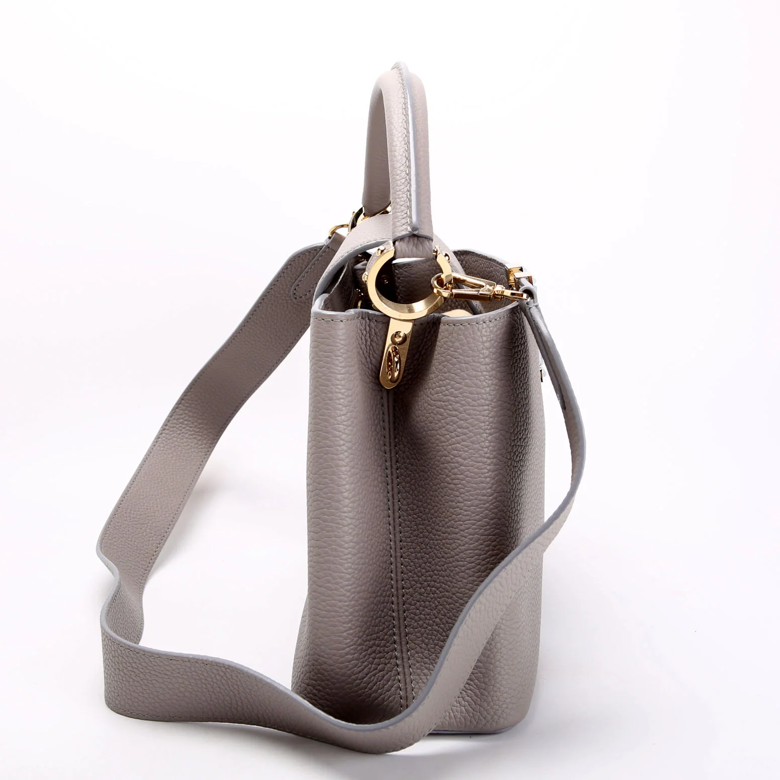 LOUIS VUITTON Capucines MM Taurillon/Moonstone Grey