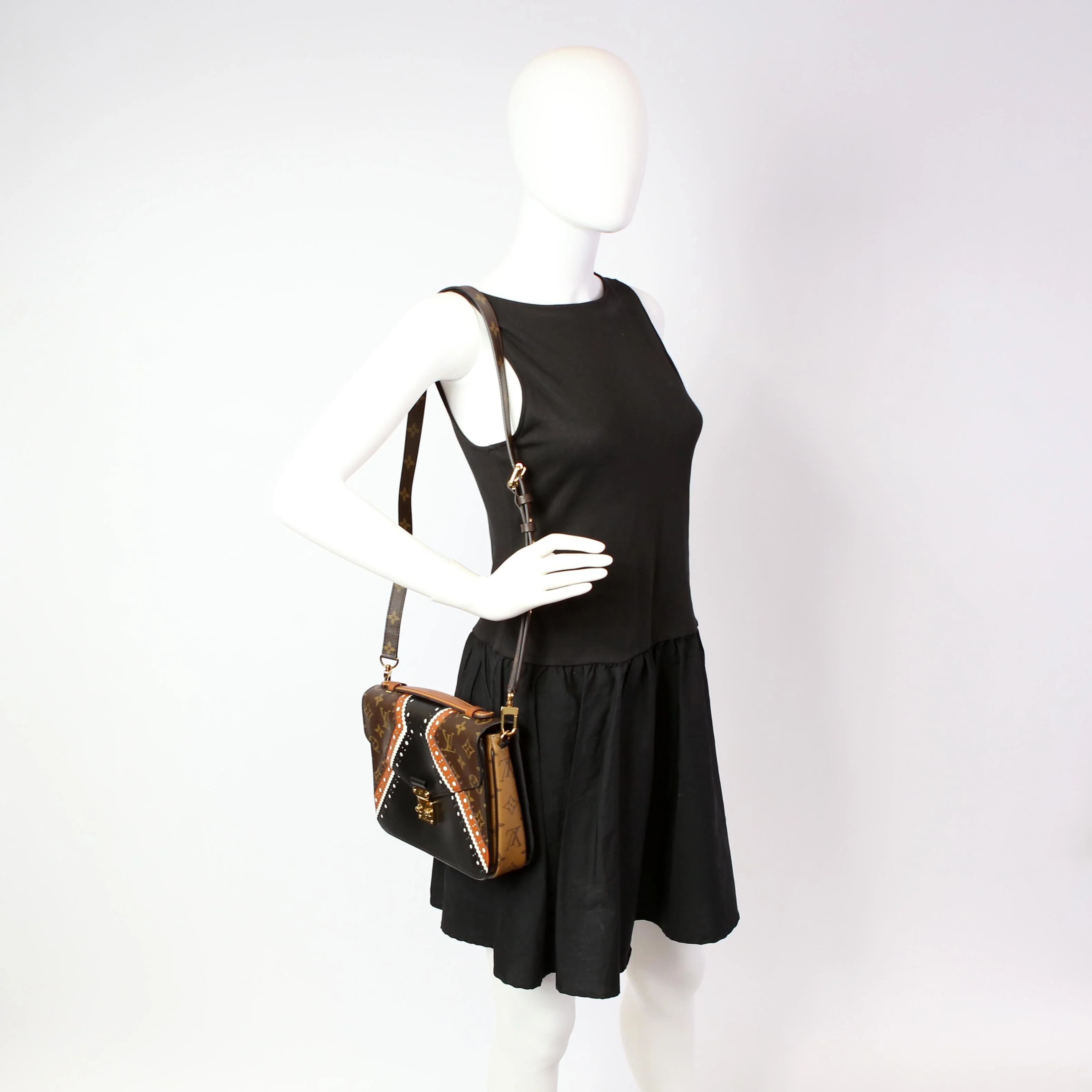Pochette Metis Monogram Brogue Black/Brown