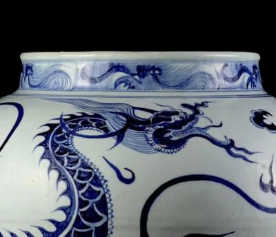 Large Old Chinese Blue & White Porcelain Pot w/ dragon CK306