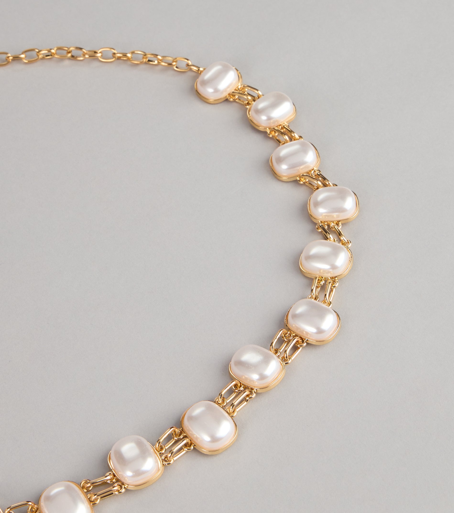 Polished Details Pearl Chain Belt