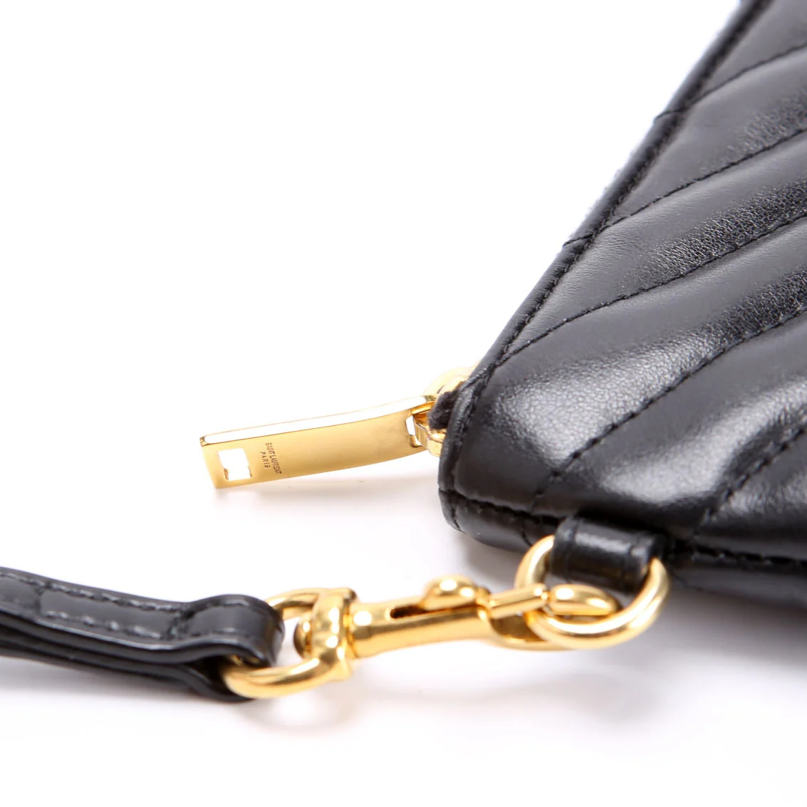 379039 A5 Matelasse Pouch Black