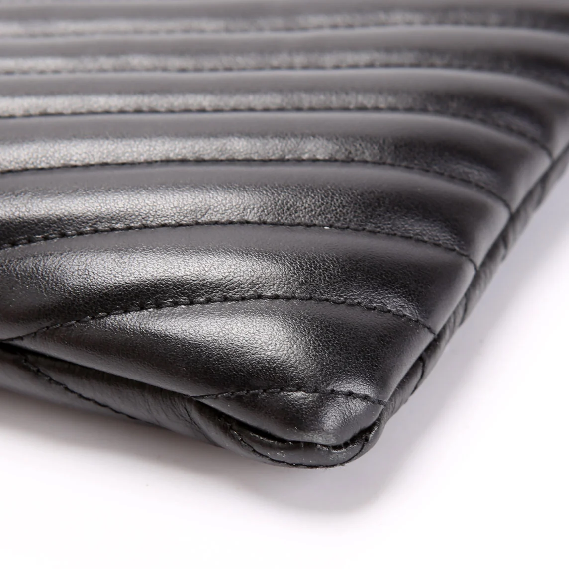 379039 A5 Matelasse Pouch Black