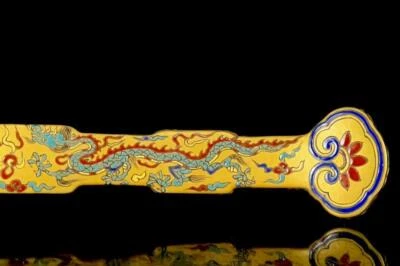 Chenghua Signed Old Chinese Doucai Gilding Porcelain Ruyi Staue w/ flower CK623