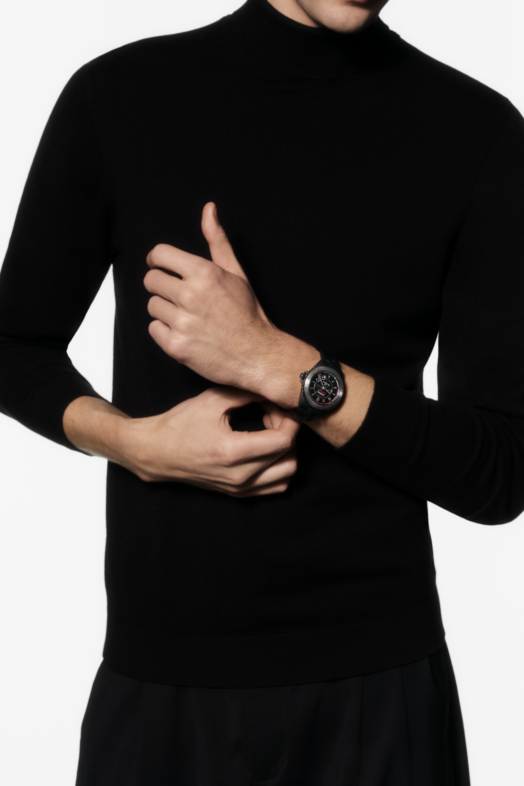 J12 Superleggera Caliber 12.1 42 mm watch