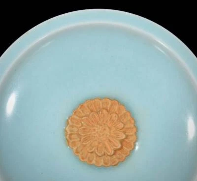 Old Chinese Pea Green Glaze Dish w/louts flower N3567