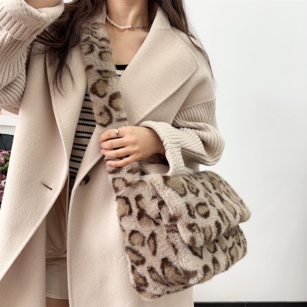 Shoulder leopard elmo autumn and winter students pack