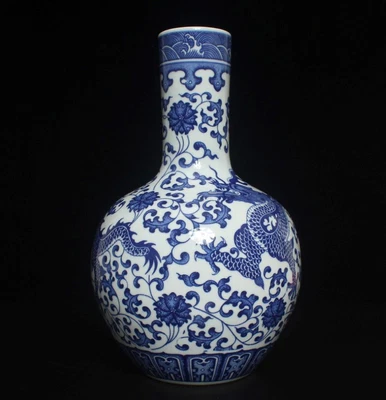 33CM Qianlong Singed Old Chinese Blue & White Porcelain Vase w/ dragon